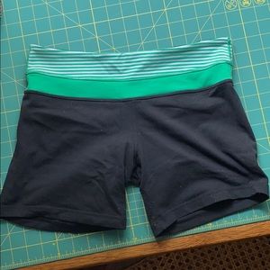 Lululemon yoga shorts, 6